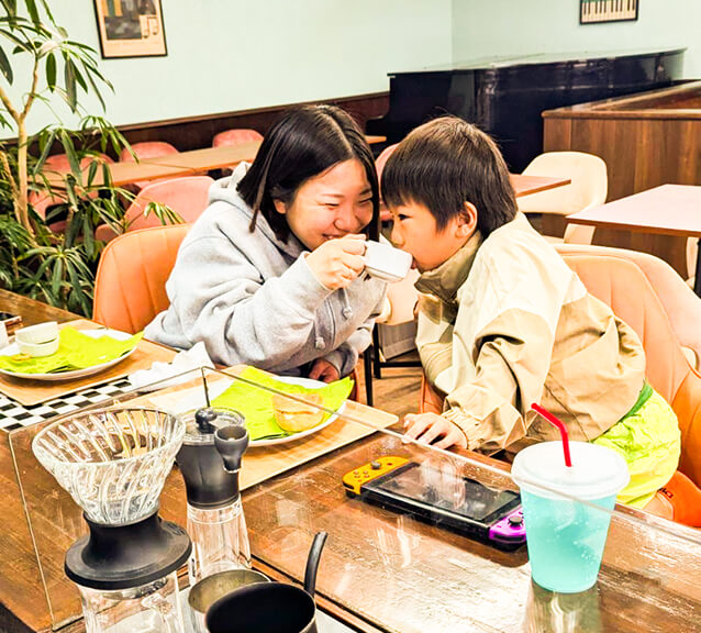 子どもの笑顔の画像